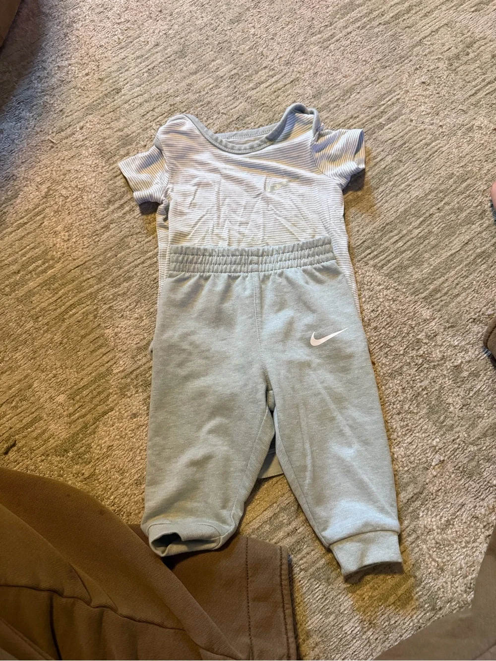 BABY NIKE SET - Picture 4 of 9